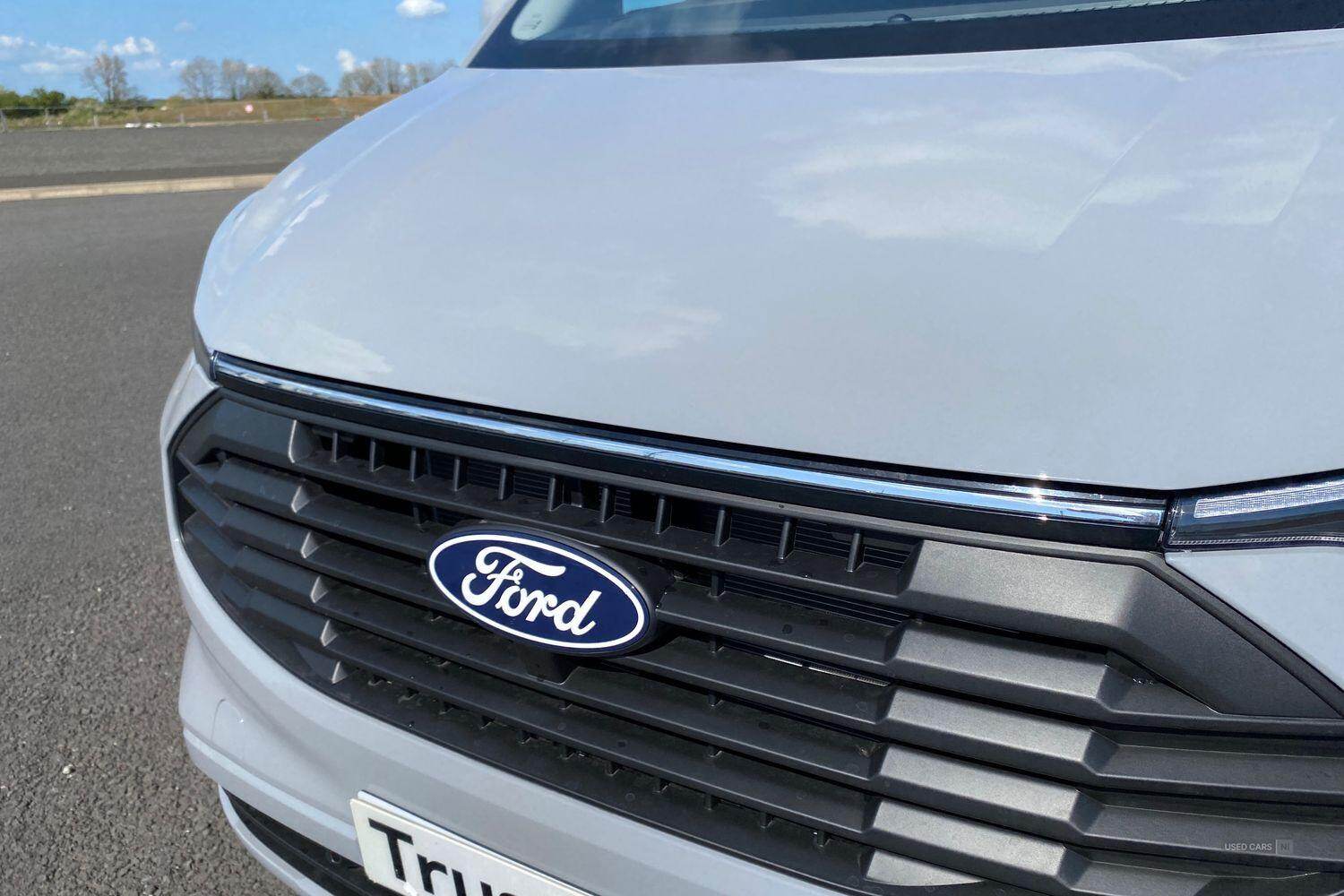Ford Transit Custom 320 Limited L1 SWB FWD 2.0 EcoBlue 170ps AUTO Low Roof, INTEGRATED AND FOLDABLE ROOF RACK, FIXED TOW BAR