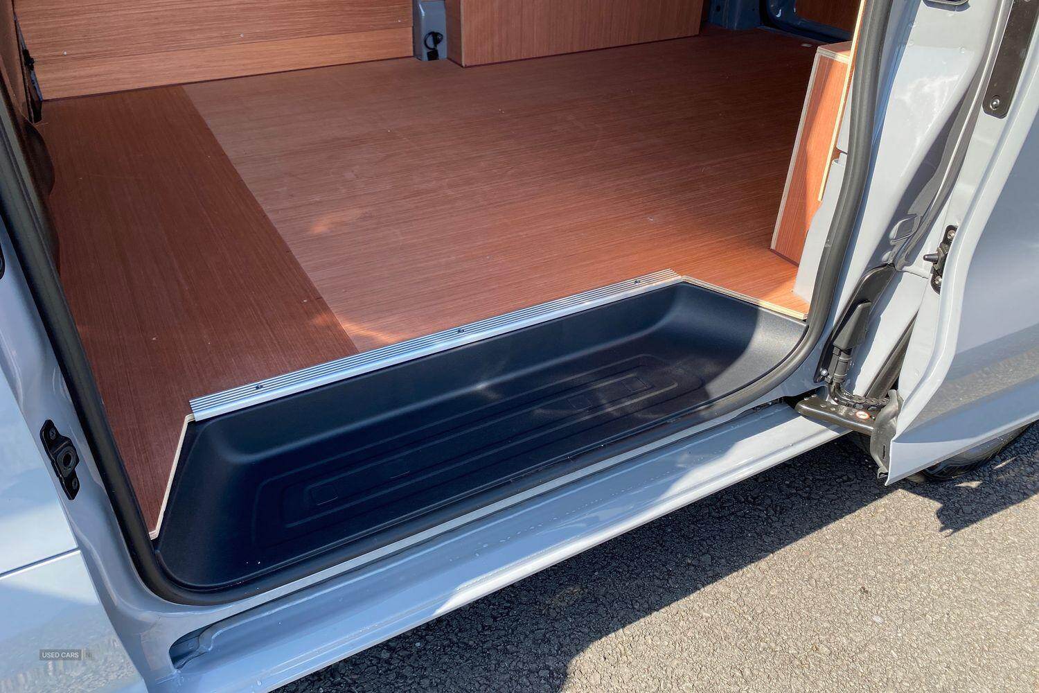 Ford Transit Custom 320 Limited L1 SWB FWD 2.0 EcoBlue 170ps AUTO Low Roof, INTEGRATED AND FOLDABLE ROOF RACK, FIXED TOW BAR