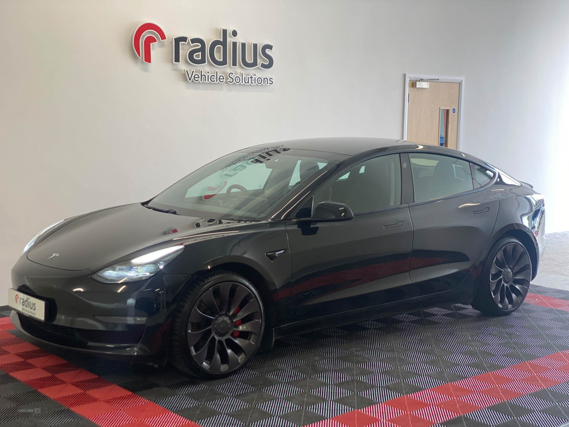 Feb 2021 TESLA Model 3 Performance AWD 4dr [Performance Upgrade] Auto