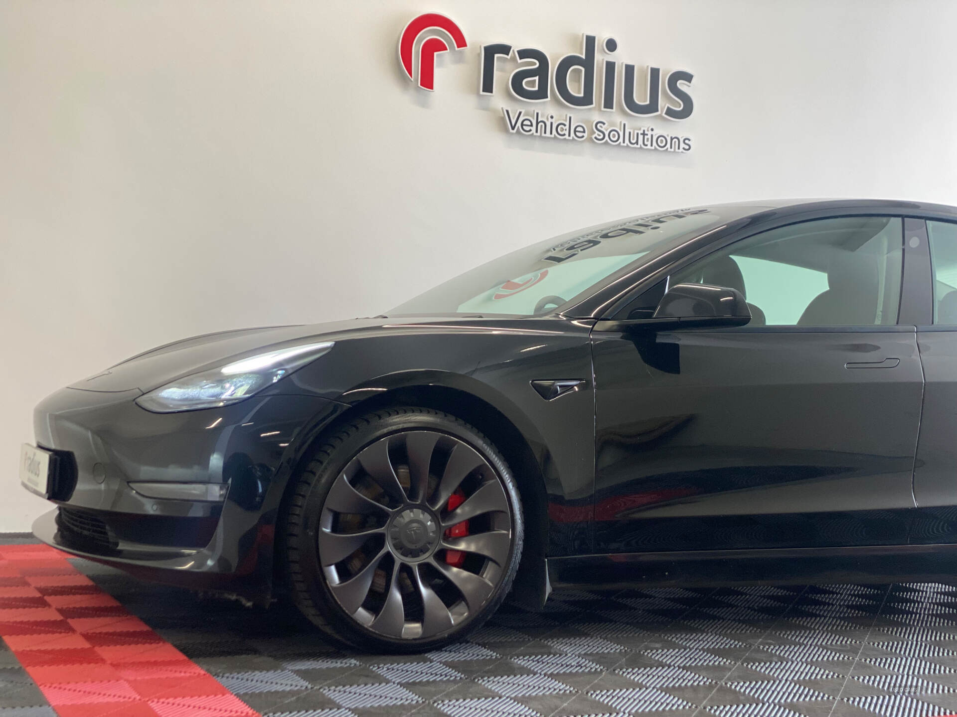 Feb 2021 TESLA Model 3 Performance AWD 4dr [Performance Upgrade] Auto