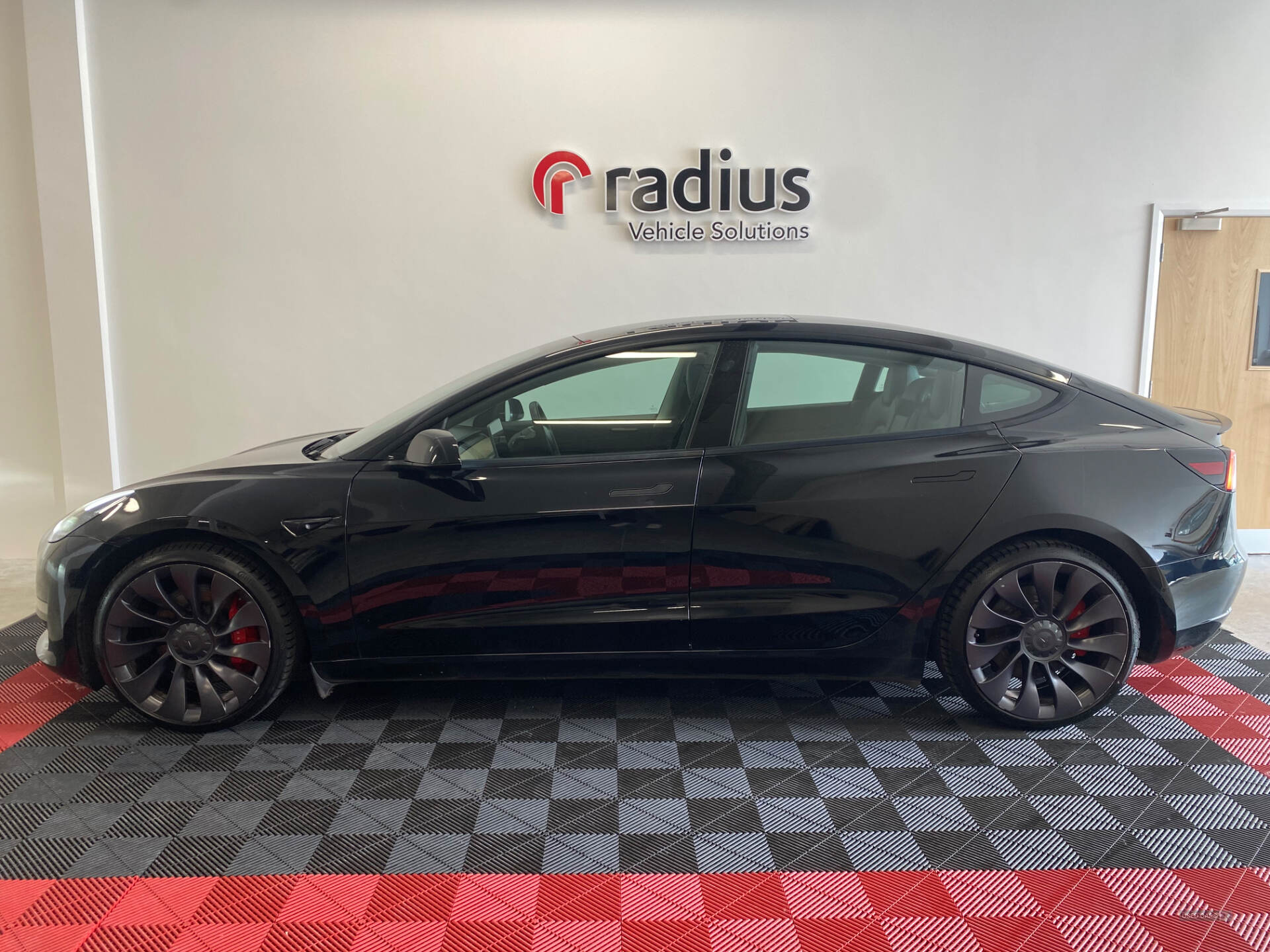 Feb 2021 TESLA Model 3 Performance AWD 4dr [Performance Upgrade] Auto