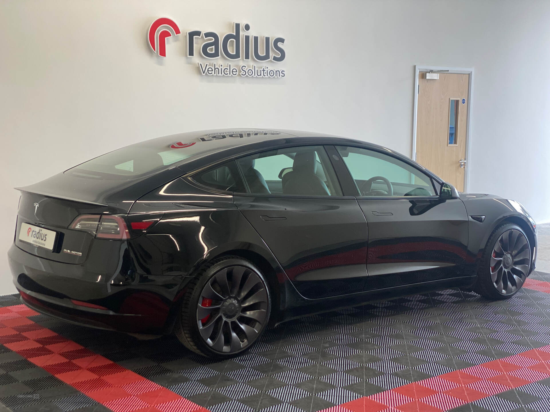 Feb 2021 TESLA Model 3 Performance AWD 4dr [Performance Upgrade] Auto