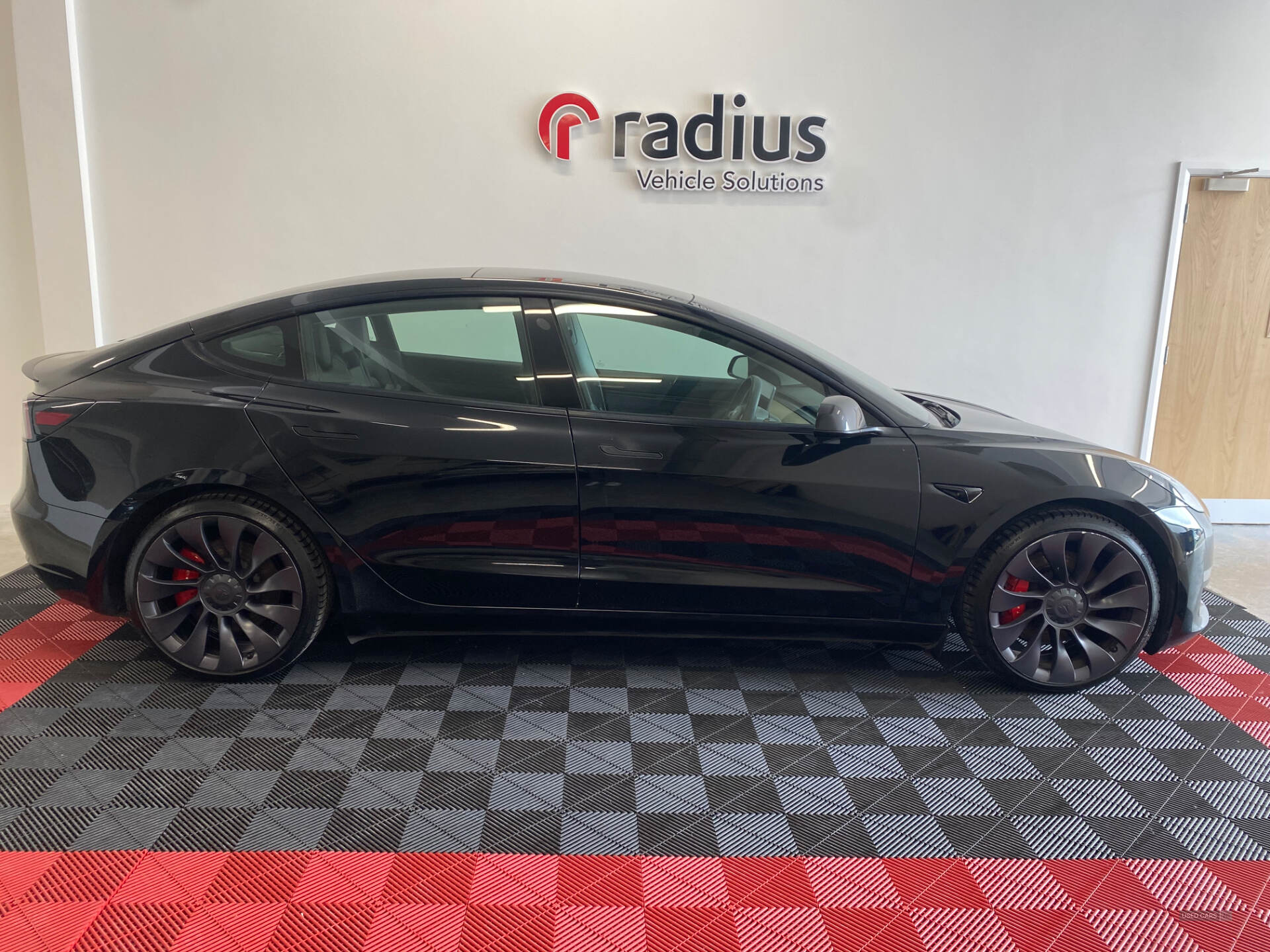 Feb 2021 TESLA Model 3 Performance AWD 4dr [Performance Upgrade] Auto