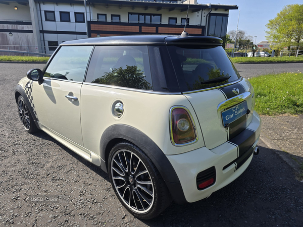 MINI Hatch in Down