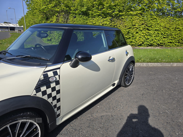 MINI Hatch in Down