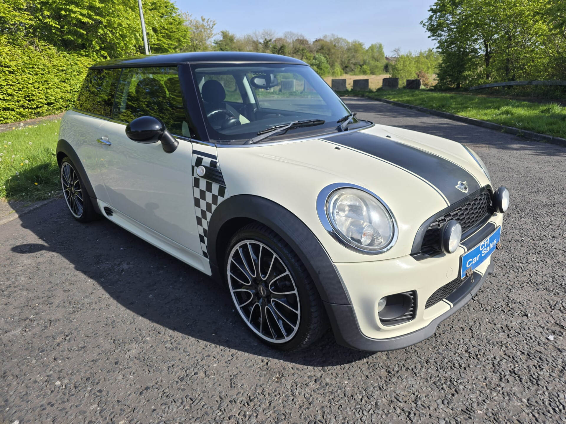 MINI Hatch in Down