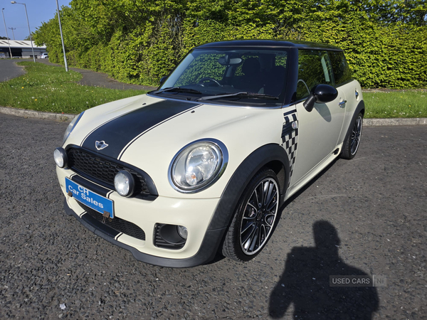 MINI Hatch in Down