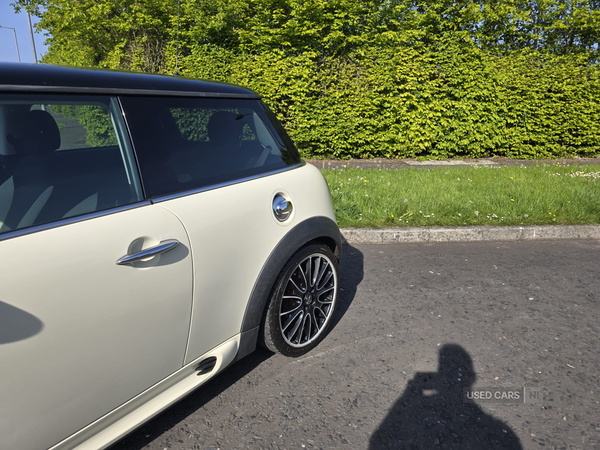 MINI Hatch in Down