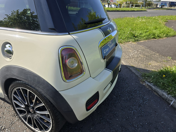 MINI Hatch in Down