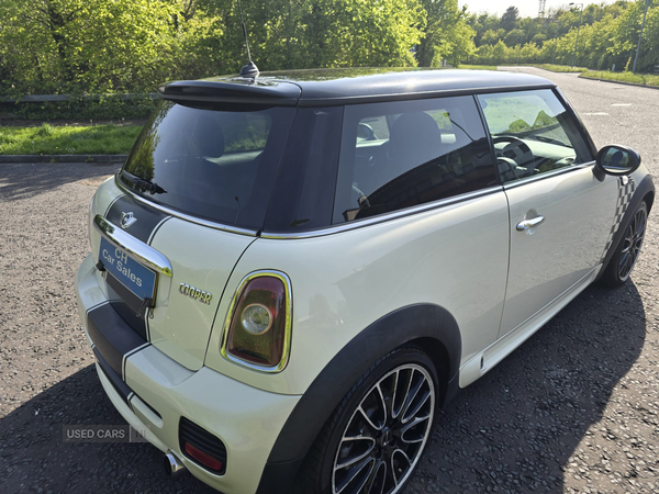 MINI Hatch in Down