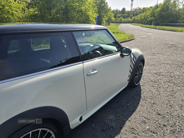MINI Hatch in Down