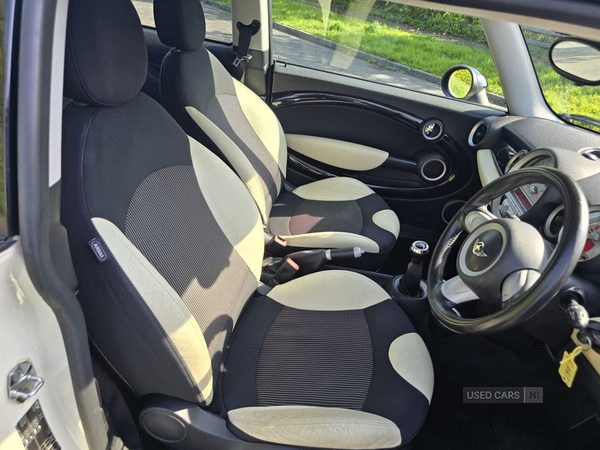 MINI Hatch in Down