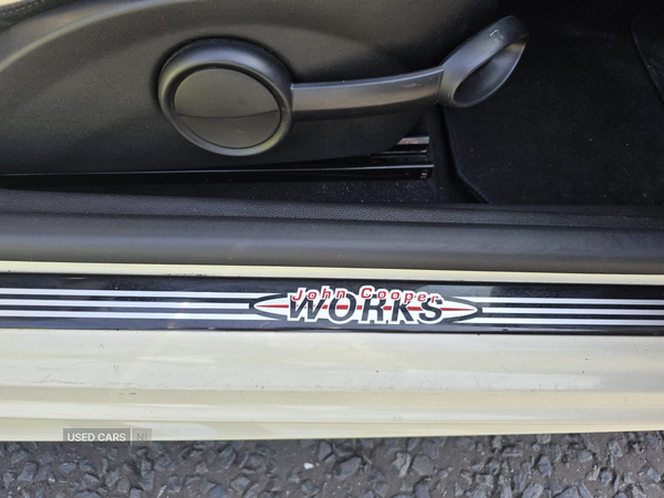MINI Hatch in Down