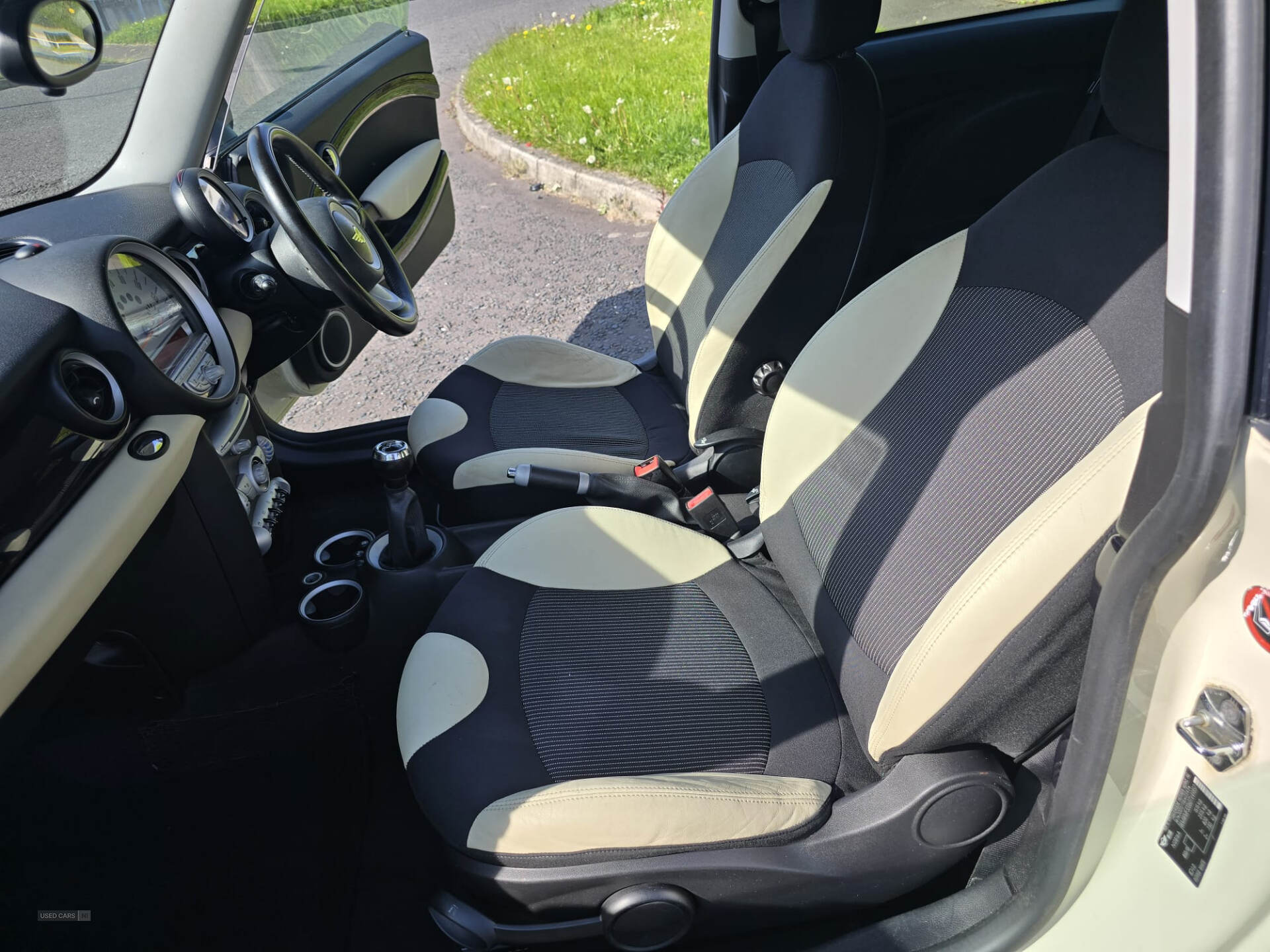 MINI Hatch in Down