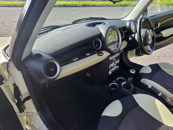 MINI Hatch in Down