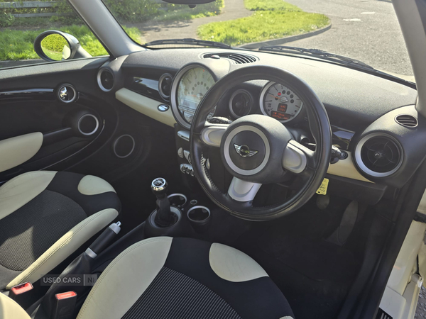MINI Hatch in Down