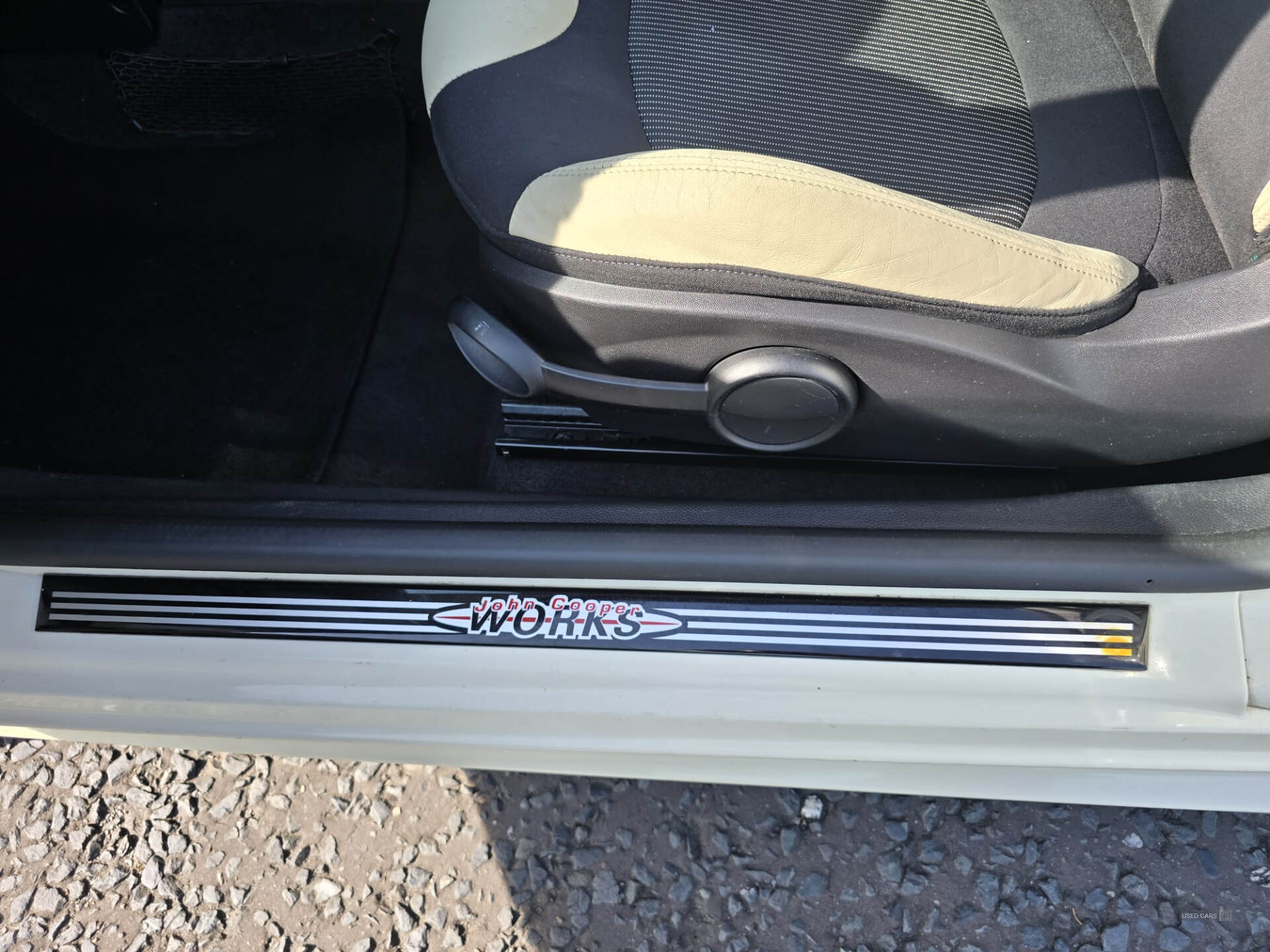 MINI Hatch in Down