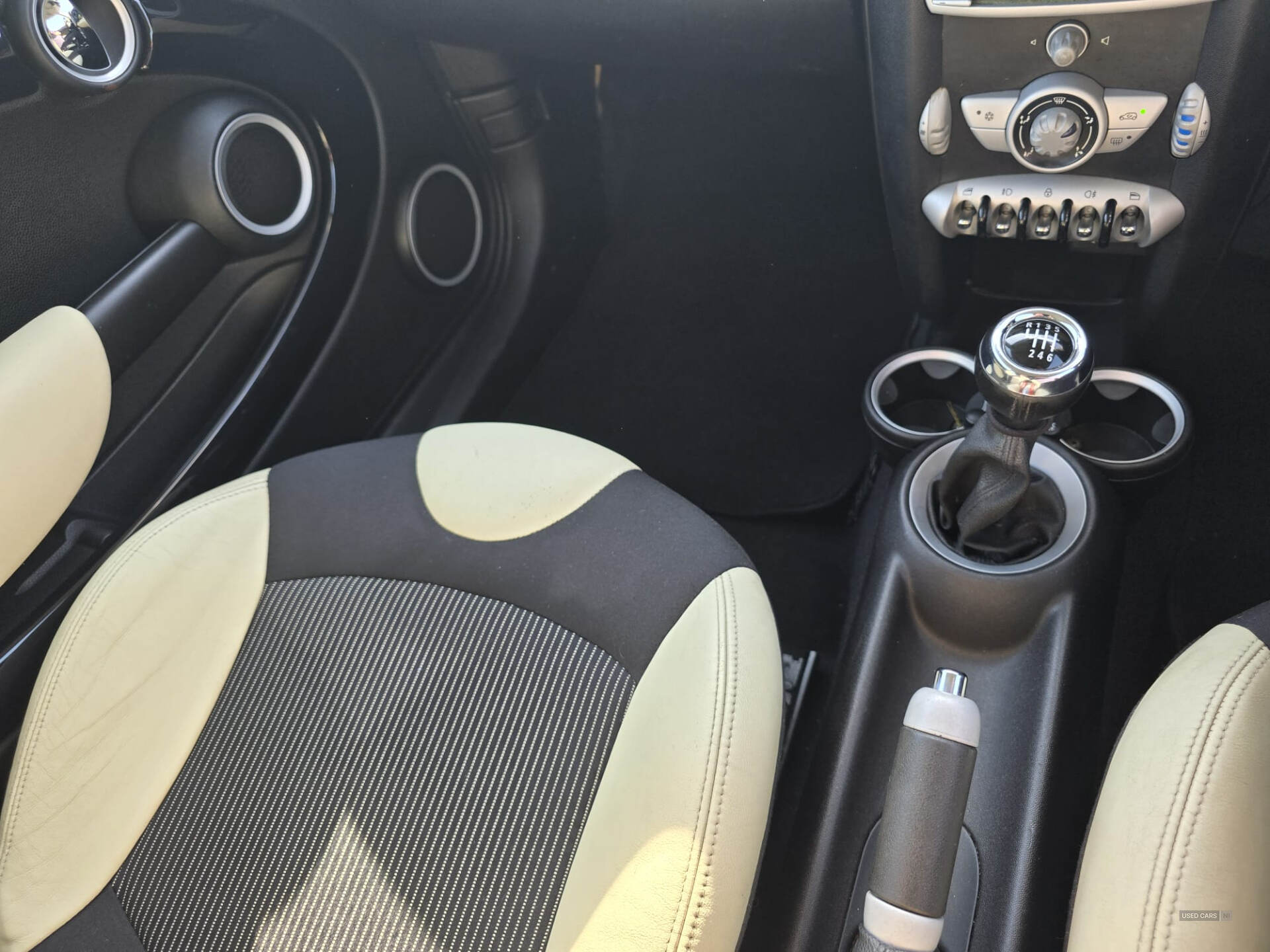 MINI Hatch in Down
