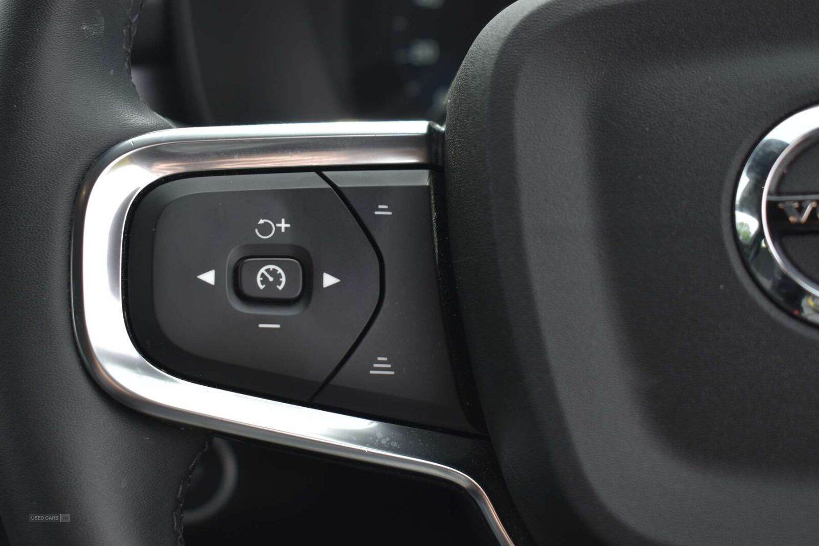 Apr 2022 Volvo XC40 1.5 T3 [163] Momentum 5dr