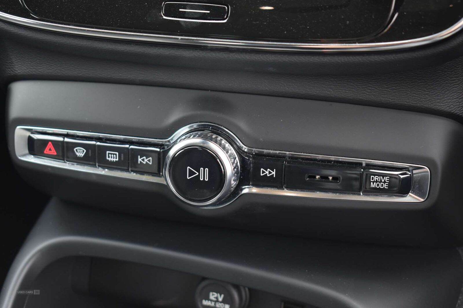 Apr 2022 Volvo XC40 1.5 T3 [163] Momentum 5dr