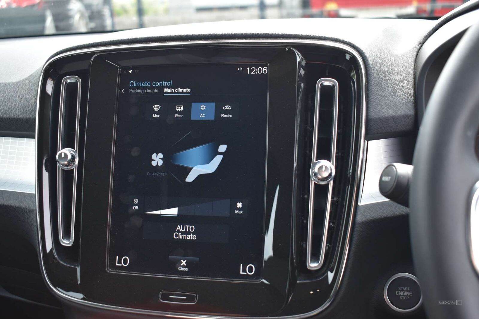 Apr 2022 Volvo XC40 1.5 T3 [163] Momentum 5dr