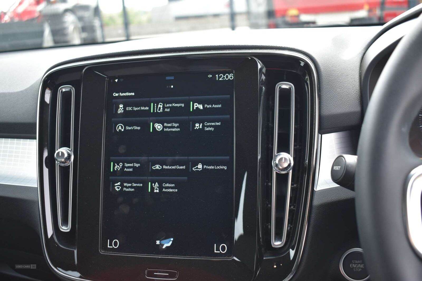 Apr 2022 Volvo XC40 1.5 T3 [163] Momentum 5dr