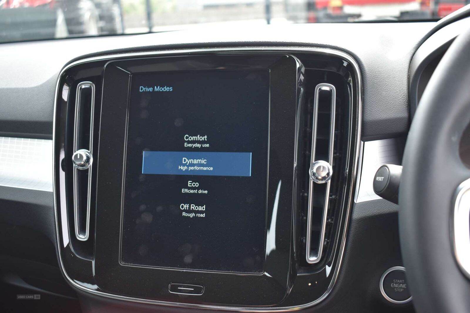 Apr 2022 Volvo XC40 1.5 T3 [163] Momentum 5dr