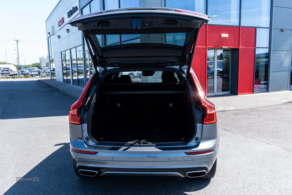 Apr 2021 Volvo XC60 2.0 B5D R DESIGN 5dr AWD Geartronic