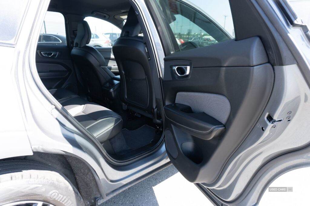 Apr 2021 Volvo XC60 2.0 B5D R DESIGN 5dr AWD Geartronic