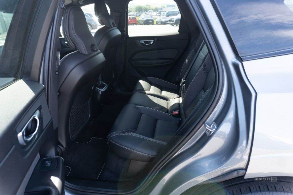 Apr 2021 Volvo XC60 2.0 B5D R DESIGN 5dr AWD Geartronic