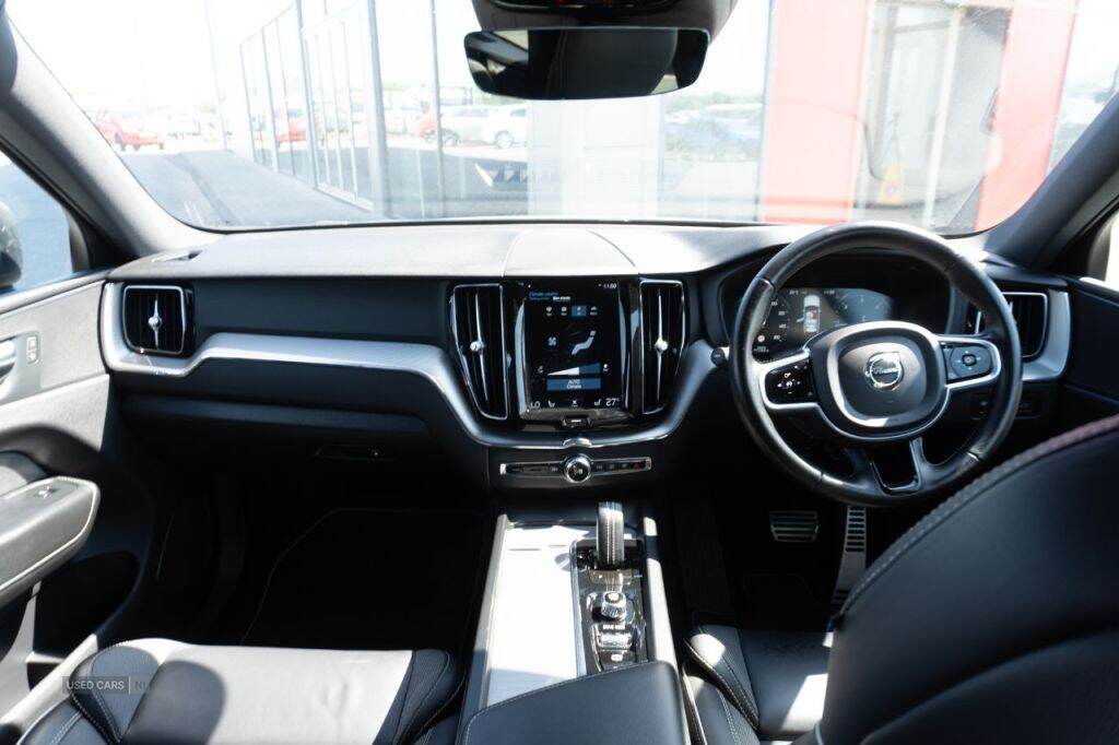 Apr 2021 Volvo XC60 2.0 B5D R DESIGN 5dr AWD Geartronic