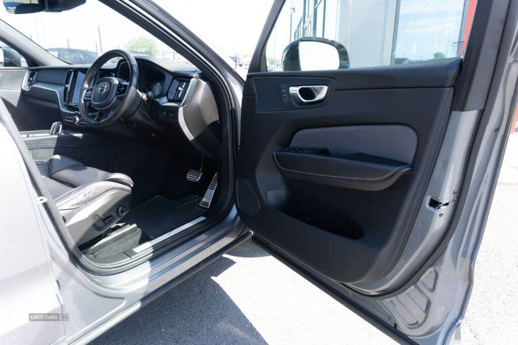 Apr 2021 Volvo XC60 2.0 B5D R DESIGN 5dr AWD Geartronic