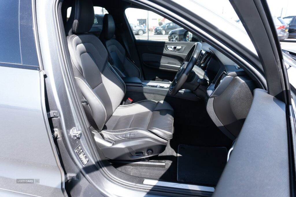 Apr 2021 Volvo XC60 2.0 B5D R DESIGN 5dr AWD Geartronic