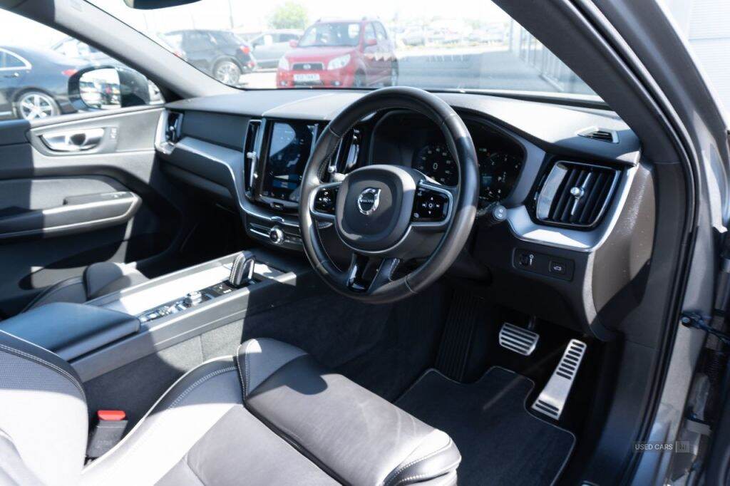Apr 2021 Volvo XC60 2.0 B5D R DESIGN 5dr AWD Geartronic