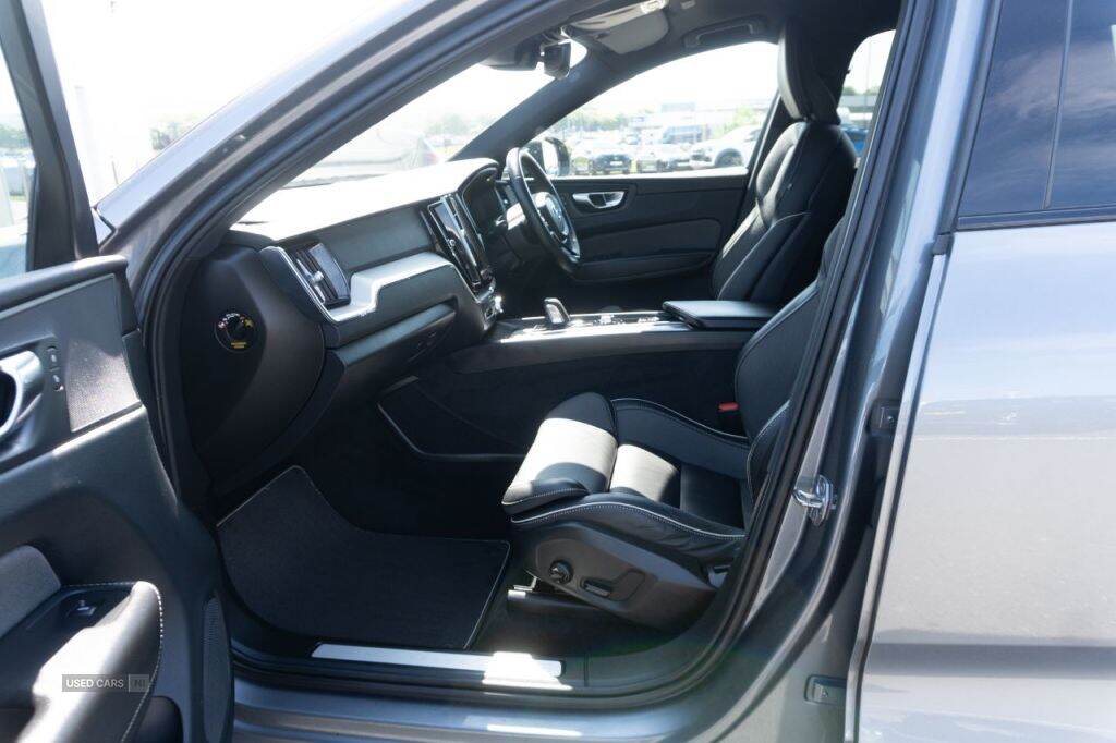 Apr 2021 Volvo XC60 2.0 B5D R DESIGN 5dr AWD Geartronic