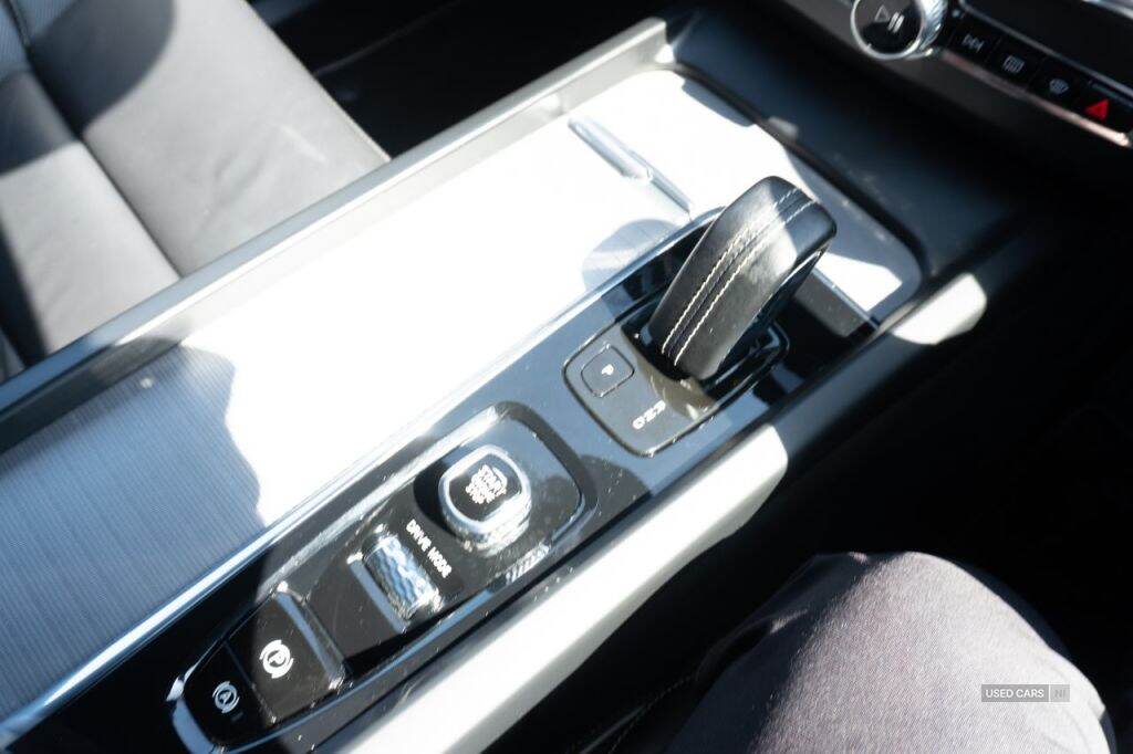 Apr 2021 Volvo XC60 2.0 B5D R DESIGN 5dr AWD Geartronic