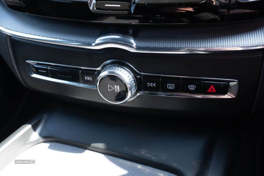 Apr 2021 Volvo XC60 2.0 B5D R DESIGN 5dr AWD Geartronic
