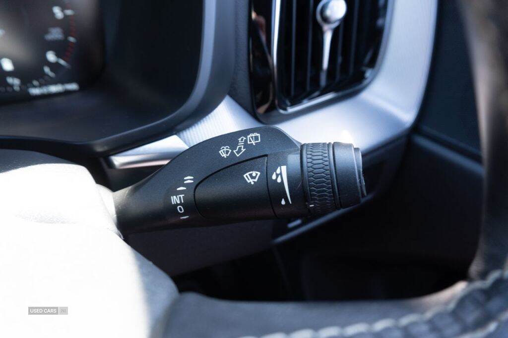 Apr 2021 Volvo XC60 2.0 B5D R DESIGN 5dr AWD Geartronic