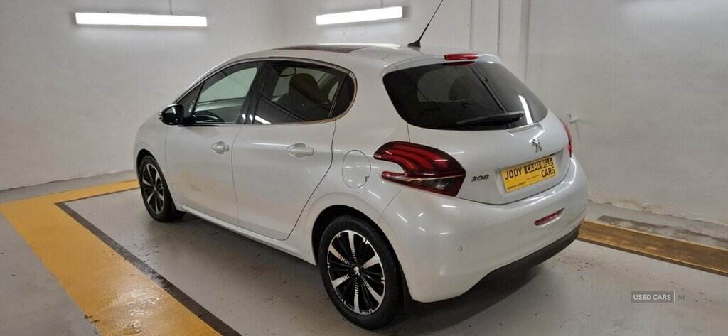 Jun 2018 Peugeot 208 1.2 PureTech Allure Premium 5dr
