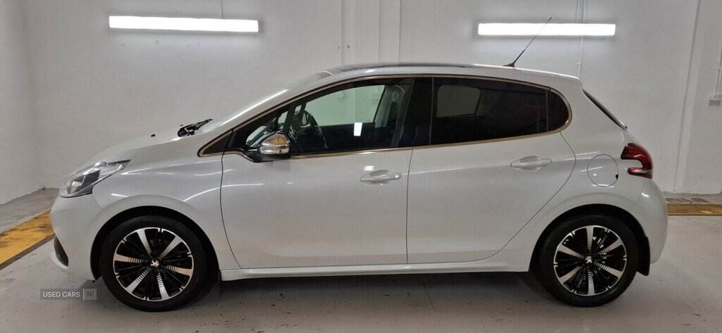 Jun 2018 Peugeot 208 1.2 PureTech Allure Premium 5dr