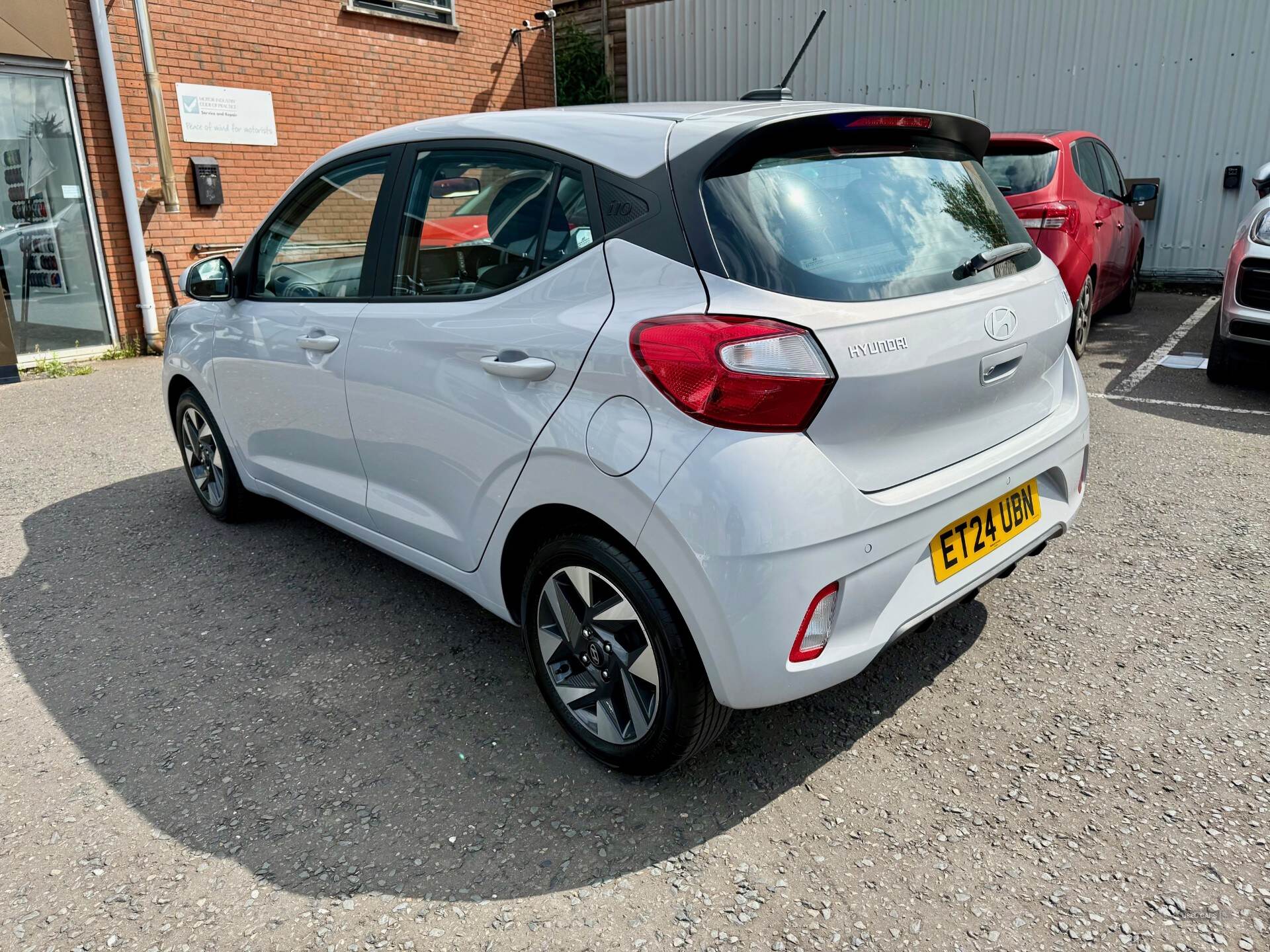 Hyundai i10 HATCHBACK in Down