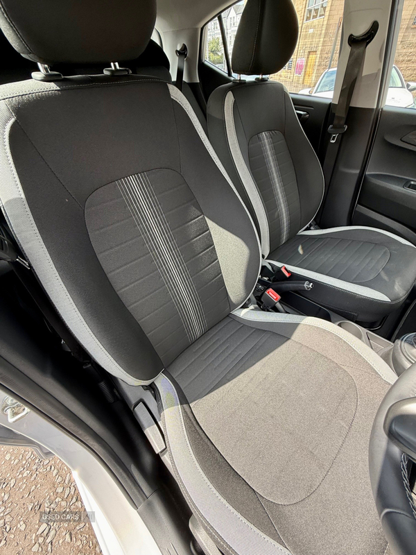 Hyundai i10 HATCHBACK in Down