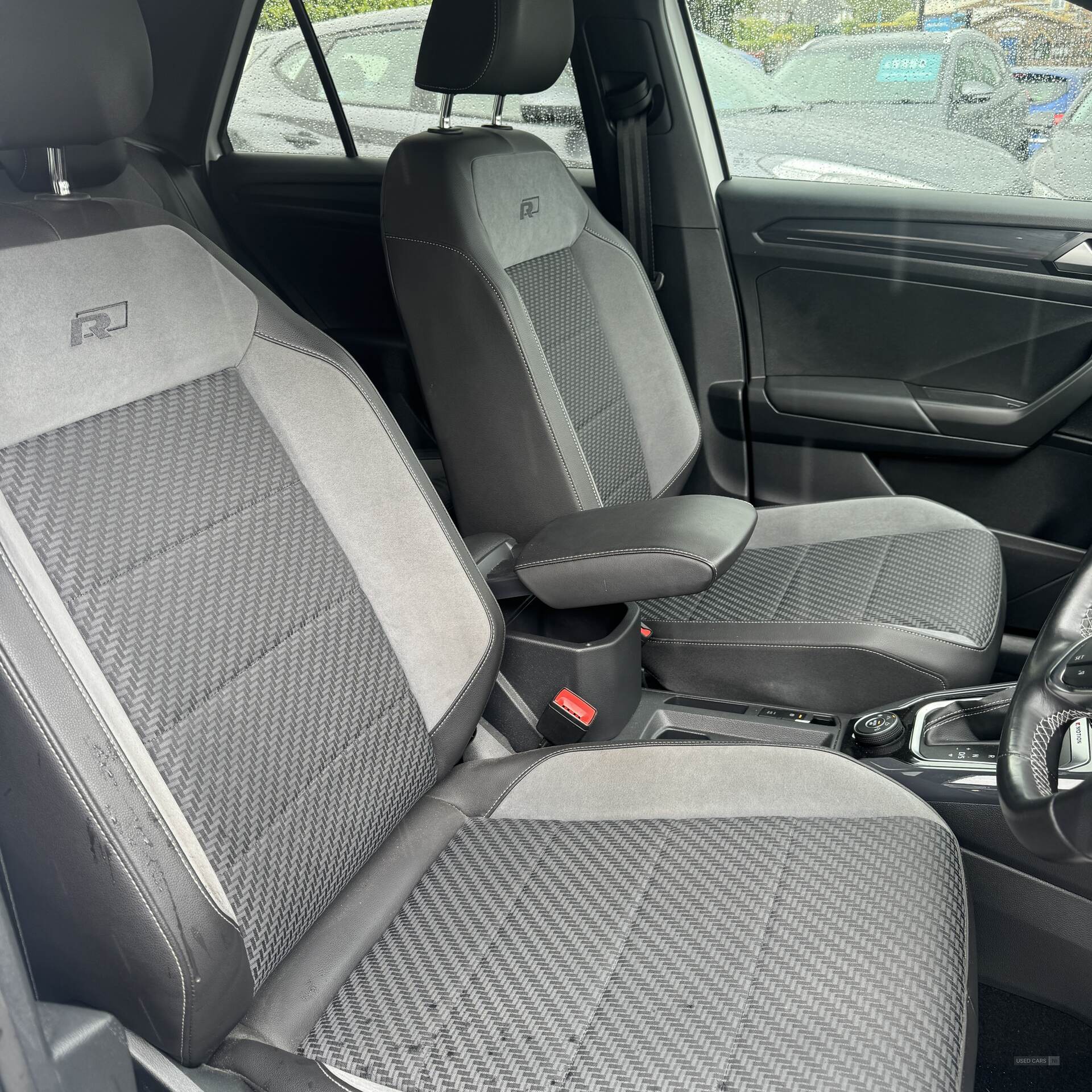 Volkswagen T-Roc HATCHBACK in Down