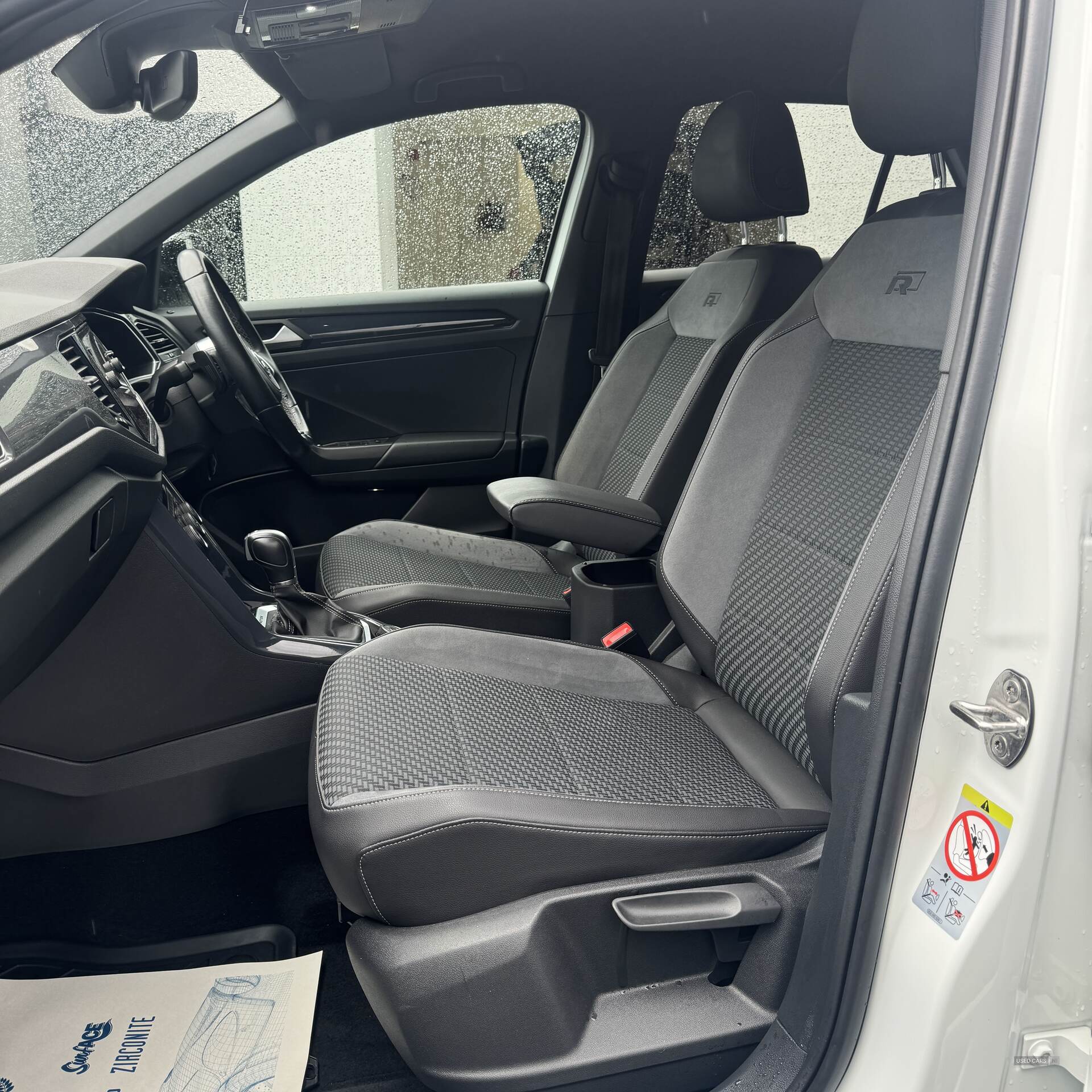 Volkswagen T-Roc HATCHBACK in Down