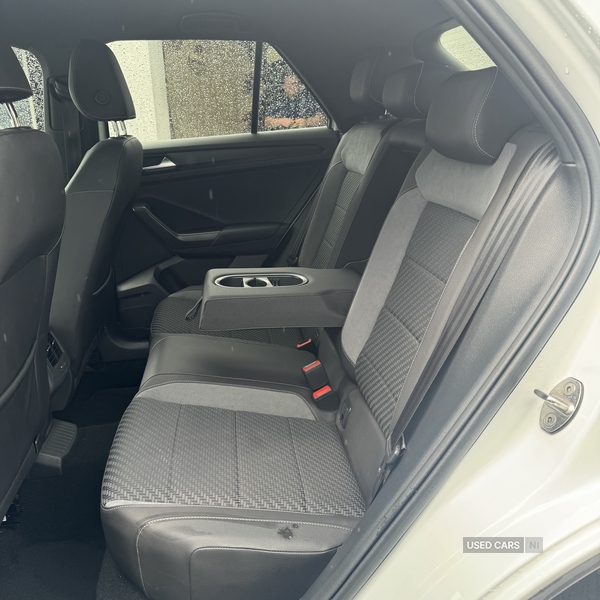 Volkswagen T-Roc HATCHBACK in Down