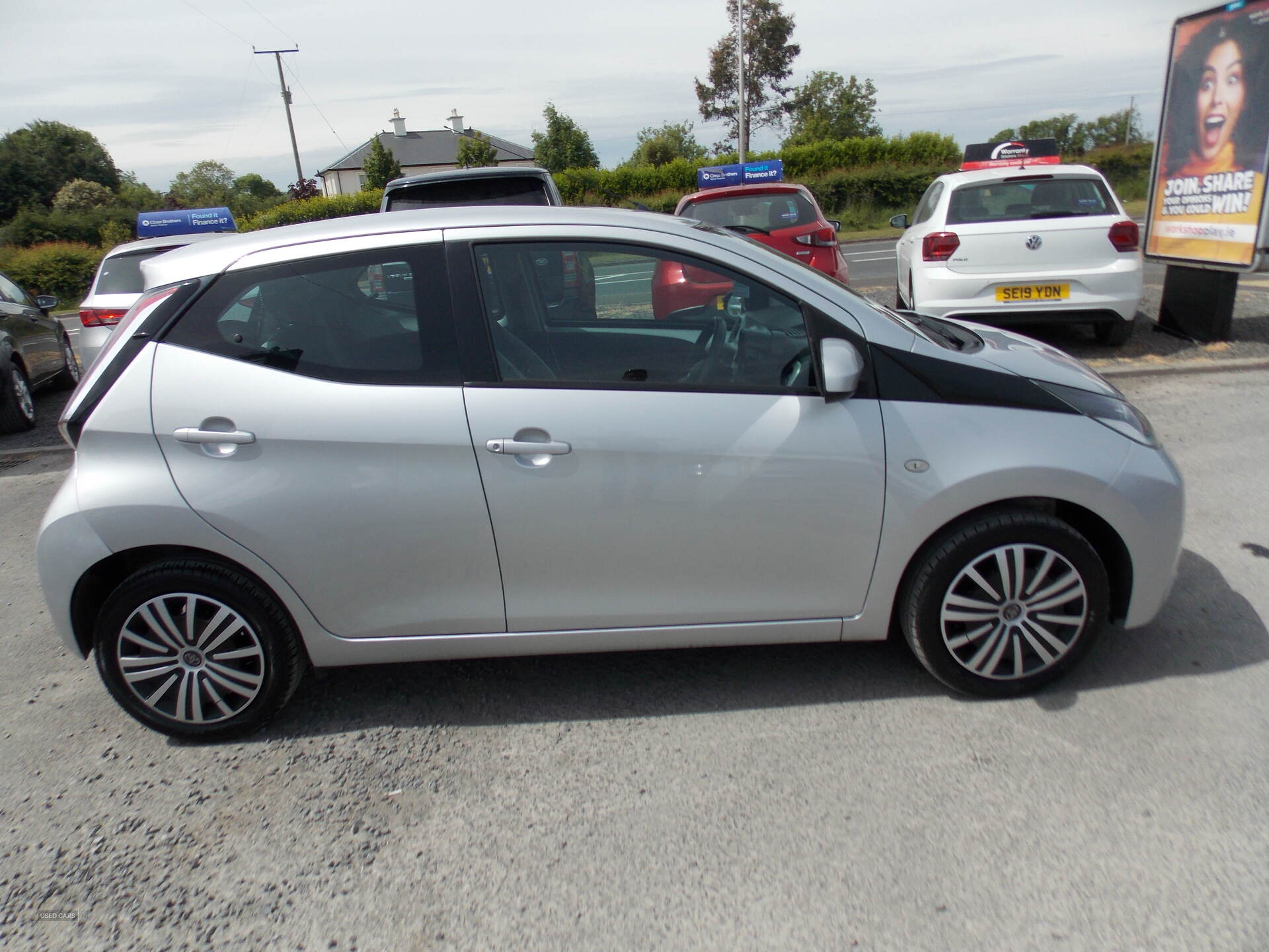 Nov 2014 Toyota Aygo 1.0 VVT-i X-Play 5dr