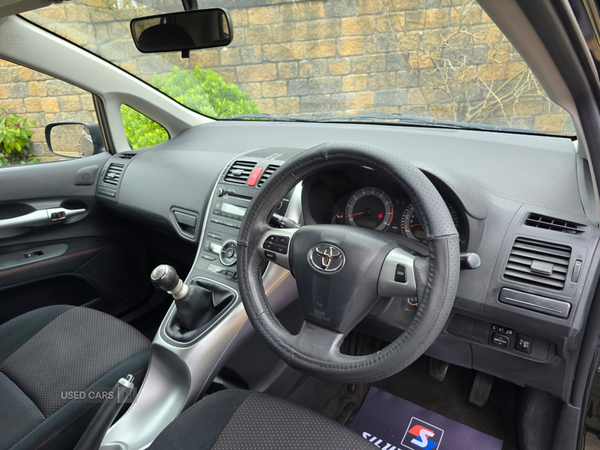 Toyota Auris HATCHBACK in Armagh