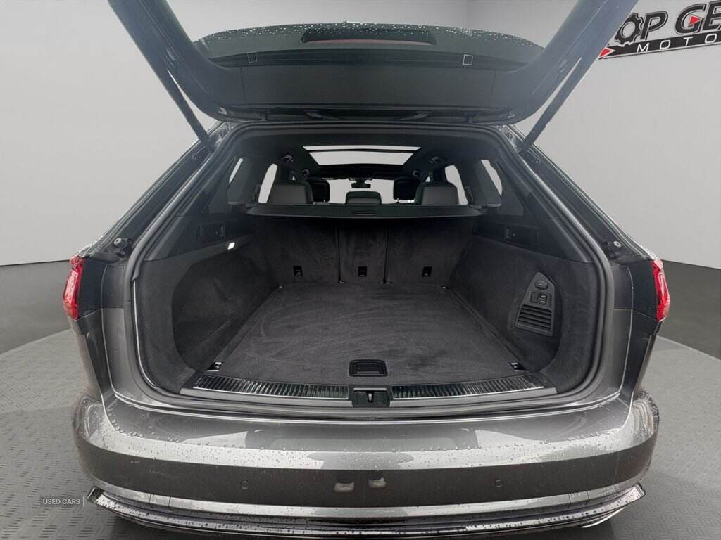 Apr 2022 Volkswagen Touareg 3.0 V6 TDI 4Motion Black Edition 5dr Tip Auto
