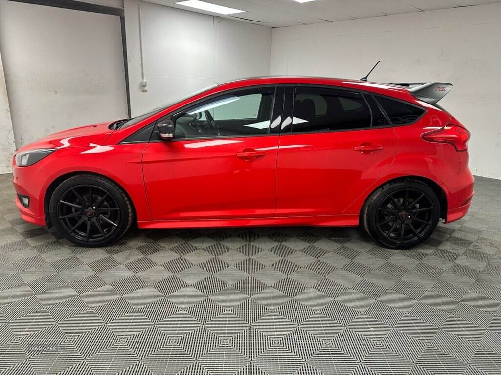 Feb 2018 Ford Focus 1.0 EcoBoost 140 ST-Line Navigation 5dr