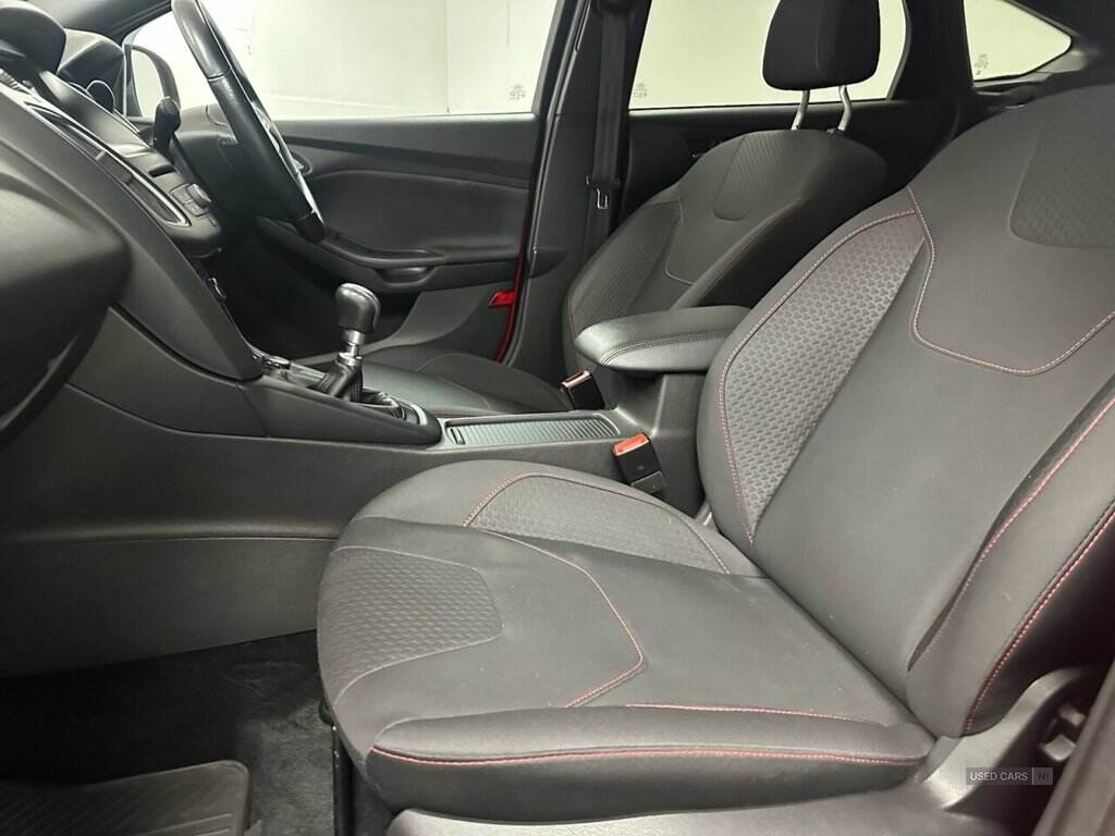 Feb 2018 Ford Focus 1.0 EcoBoost 140 ST-Line Navigation 5dr